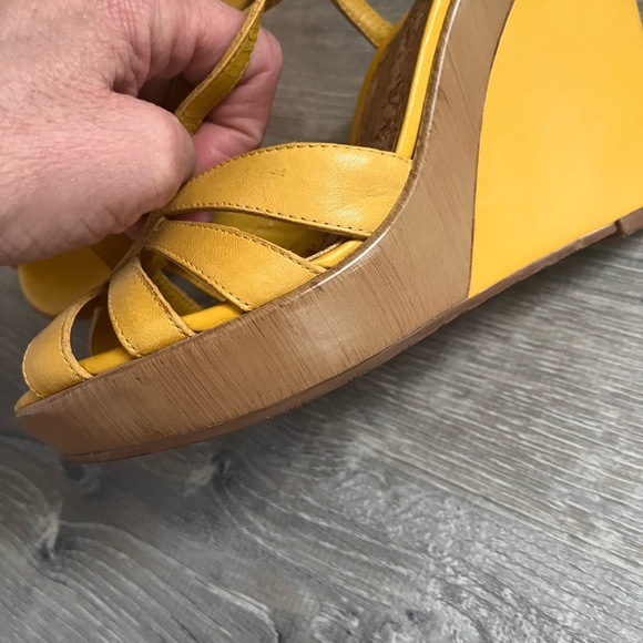 Gianni Bini Yellow Wedges size 8 - Picture 4 of 6